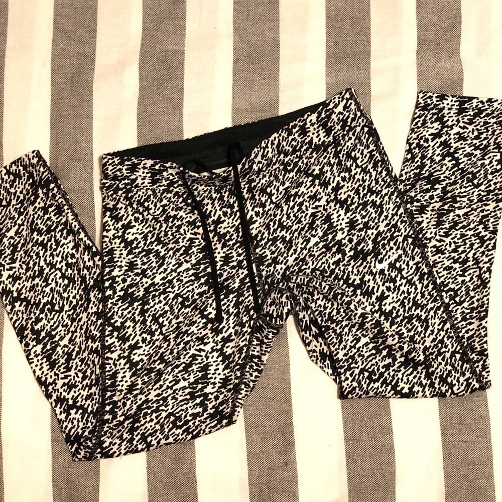 Black & White Nike dri-fit leggings